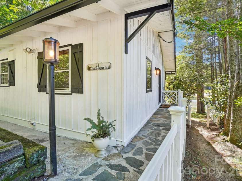 52 Lake Jordan Drive, Flat Rock, NC 28731.  MLS# CAR4425965, YatesRealty ID 53878. Front Entrance