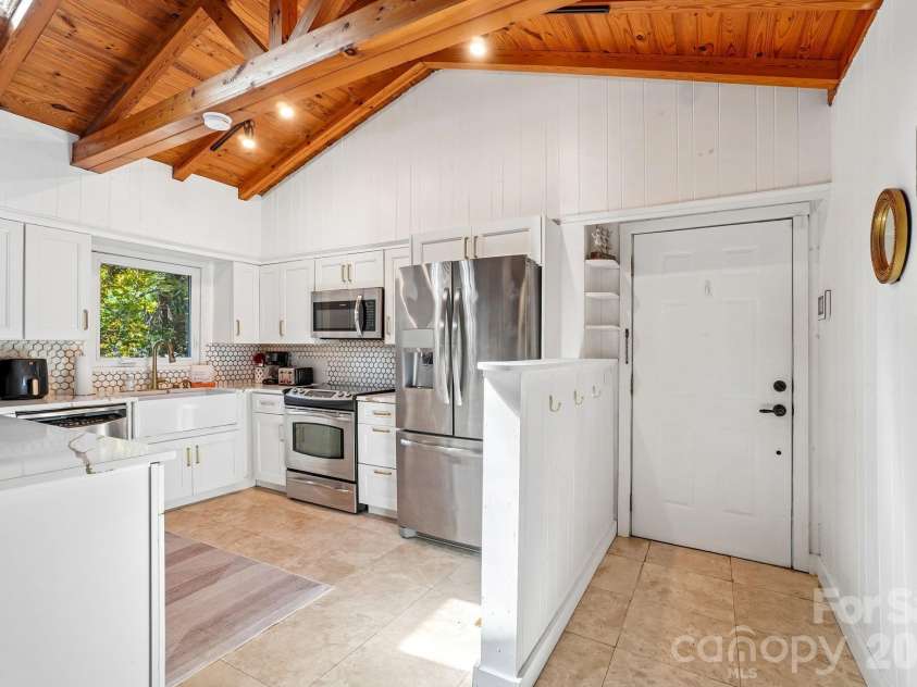 52 Lake Jordan Drive, Flat Rock, NC 28731.  MLS# CAR4425965, YatesRealty ID 53878. Kitchen