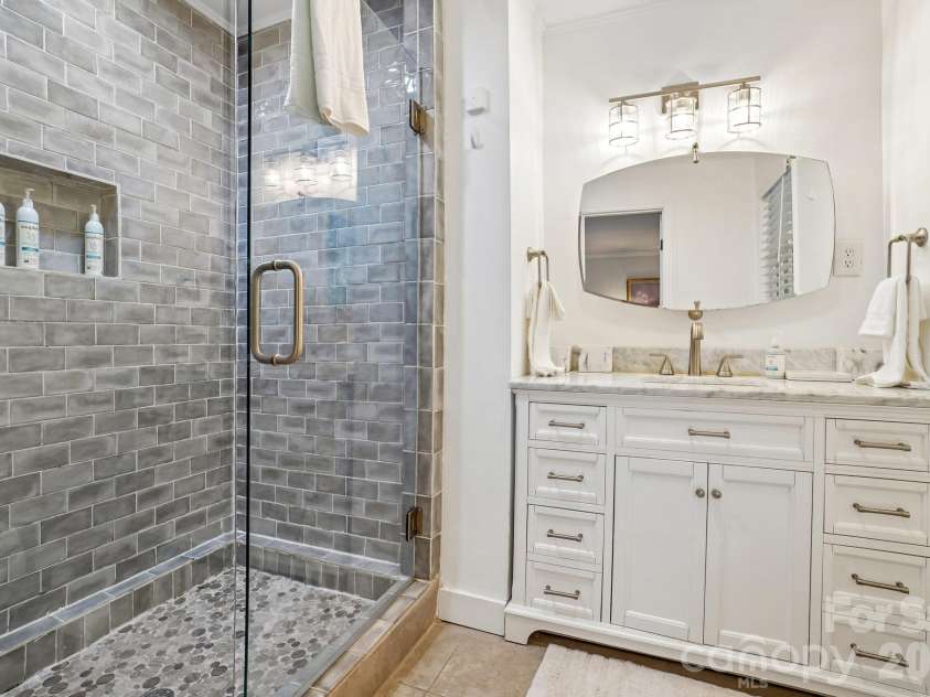 52 Lake Jordan Drive, Flat Rock, NC 28731.  MLS# CAR4425965, YatesRealty ID 53878. Primary Bathroom