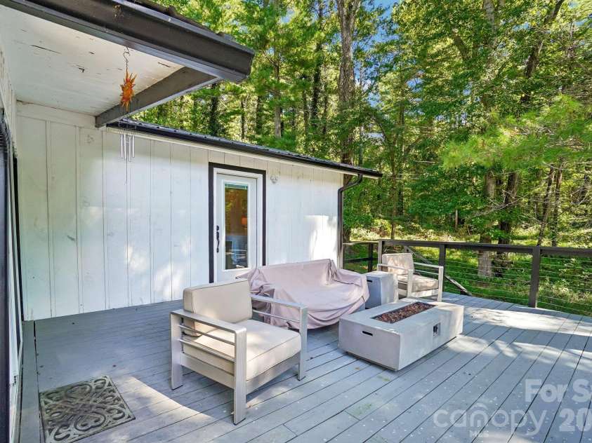 52 Lake Jordan Drive, Flat Rock, NC 28731.  MLS# CAR4425965, YatesRealty ID 53878. Side Deck