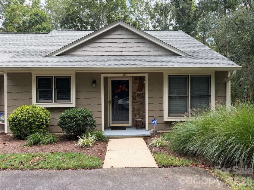 433 19th Avenue Court, Hickory, NC 28601.  MLS# CAR4427143, YatesRealty ID 53879. 