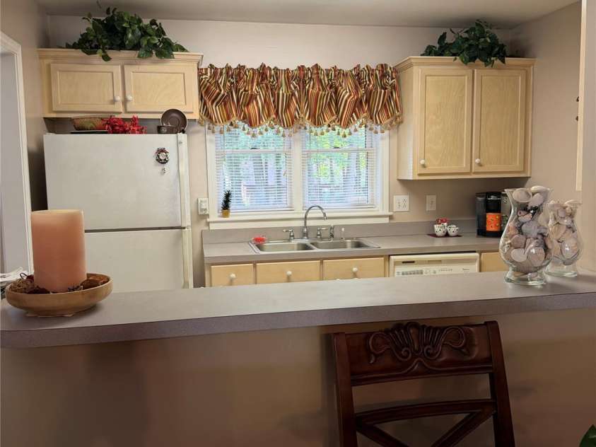 433 19th Avenue Court, Hickory, NC 28601.  MLS# CAR4427143, YatesRealty ID 53879. 