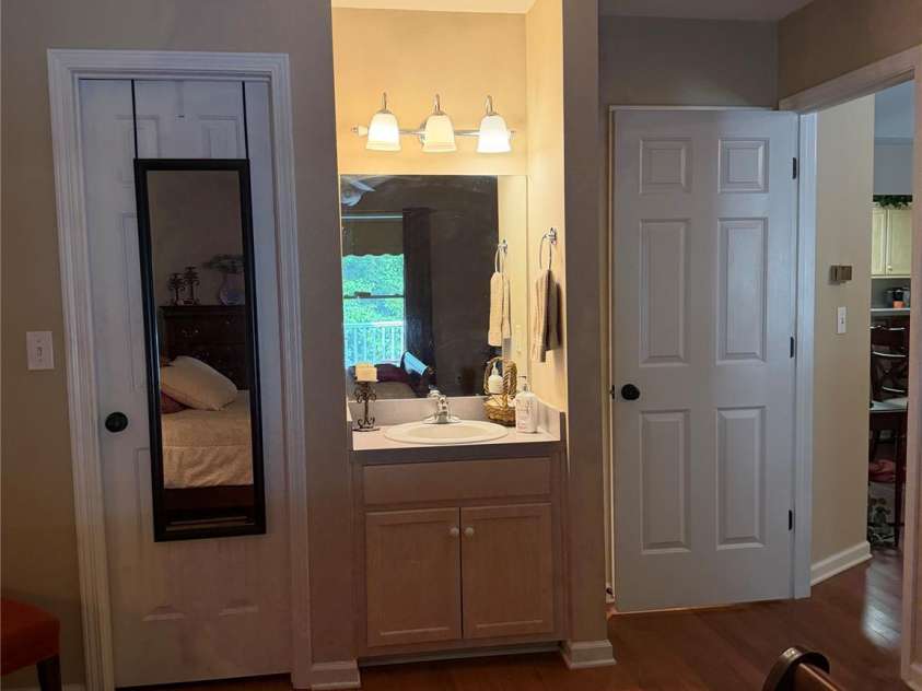 433 19th Avenue Court, Hickory, NC 28601.  MLS# CAR4427143, YatesRealty ID 53879. 