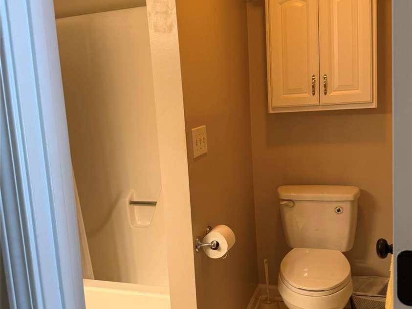 433 19th Avenue Court, Hickory, NC 28601.  MLS# CAR4427143, YatesRealty ID 53879. 