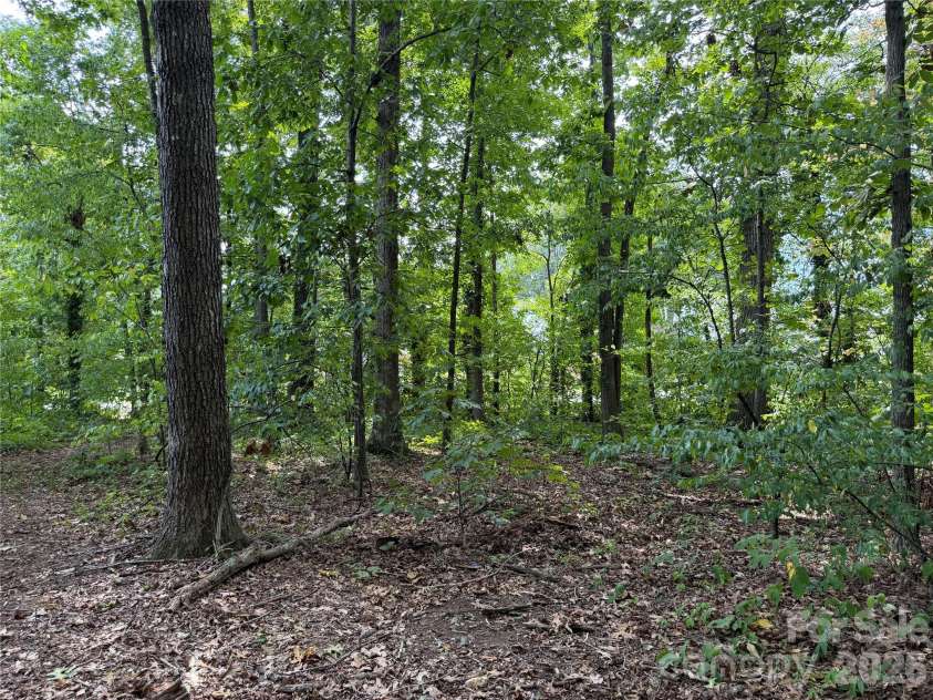 433 19th Avenue Court, Hickory, NC 28601.  MLS# CAR4427143, YatesRealty ID 53879. 