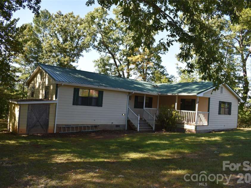 120 Woodmont Drive, Nebo, NC 28761.  MLS# CAR4402802, YatesRealty ID 53881. 