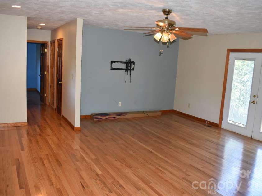 120 Woodmont Drive, Nebo, NC 28761.  MLS# CAR4402802, YatesRealty ID 53881. 