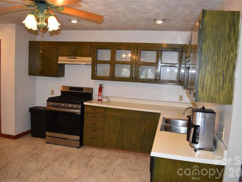 120 Woodmont Drive, Nebo, NC 28761.  MLS# CAR4402802, YatesRealty ID 53881. 