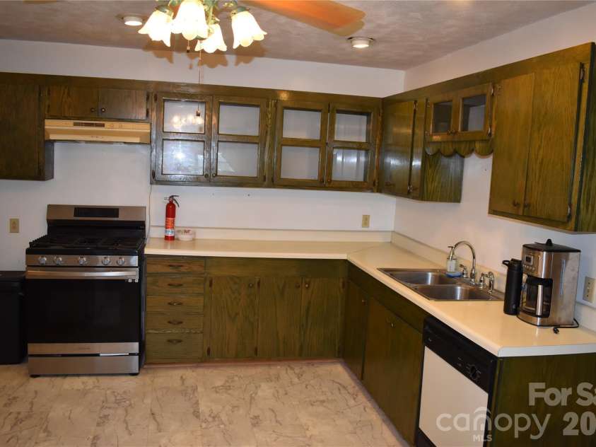 120 Woodmont Drive, Nebo, NC 28761.  MLS# CAR4402802, YatesRealty ID 53881. 