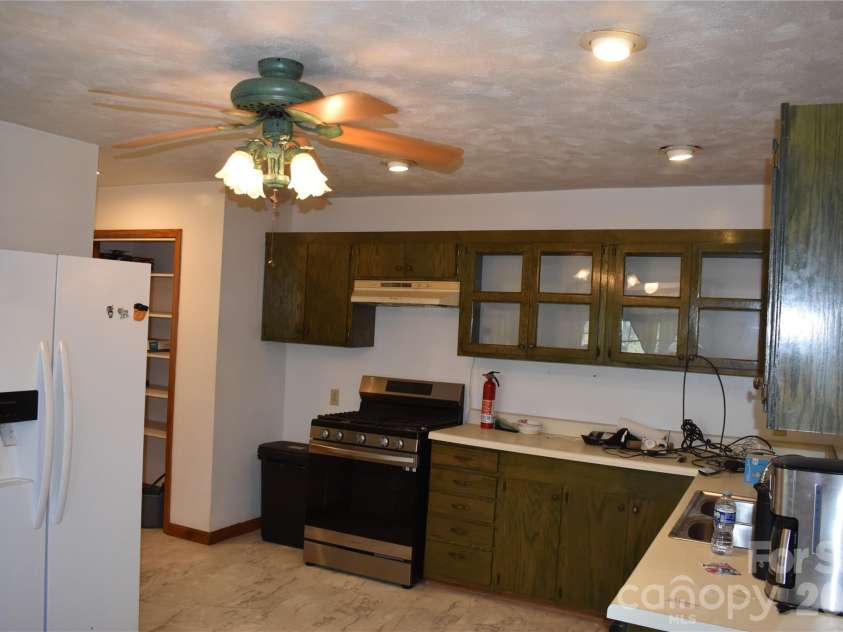 120 Woodmont Drive, Nebo, NC 28761.  MLS# CAR4402802, YatesRealty ID 53881. 