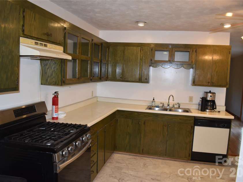 120 Woodmont Drive, Nebo, NC 28761.  MLS# CAR4402802, YatesRealty ID 53881. 