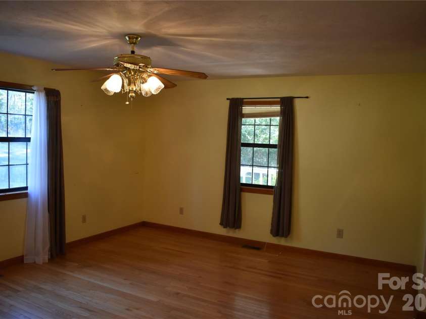 120 Woodmont Drive, Nebo, NC 28761.  MLS# CAR4402802, YatesRealty ID 53881. 
