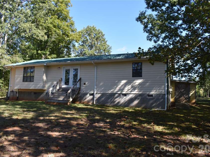 120 Woodmont Drive, Nebo, NC 28761.  MLS# CAR4402802, YatesRealty ID 53881. 