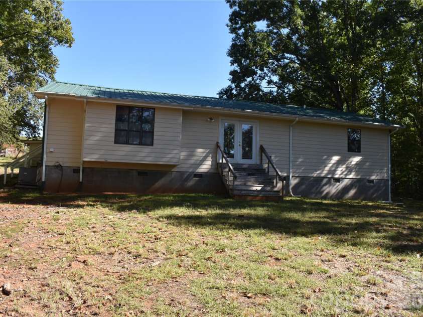 120 Woodmont Drive, Nebo, NC 28761.  MLS# CAR4402802, YatesRealty ID 53881. 