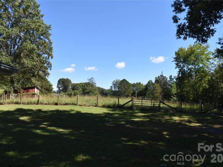 120 Woodmont Drive, Nebo, NC 28761.  MLS# CAR4402802, YatesRealty ID 53881. 