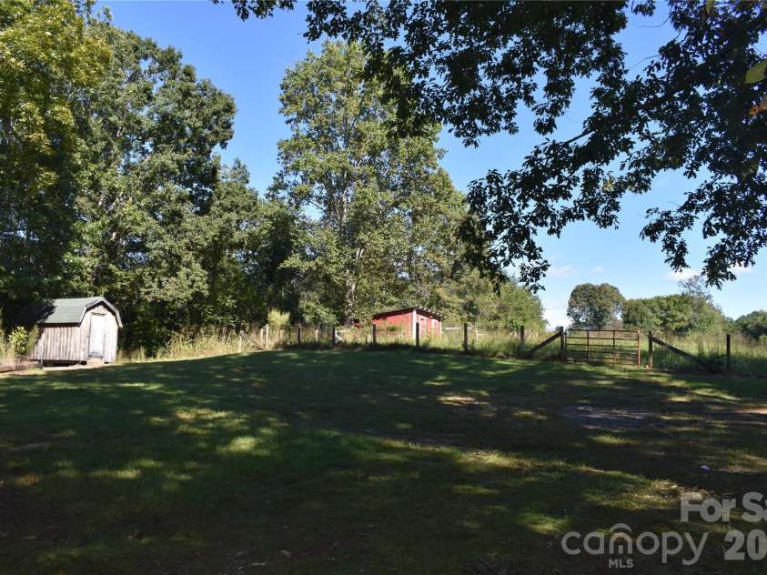 120 Woodmont Drive, Nebo, NC 28761.  MLS# CAR4402802, YatesRealty ID 53881. 
