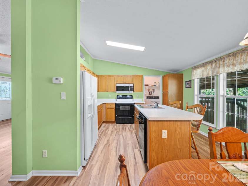 456 Tempie Mountain Road, Spruce Pine, NC 28777.  MLS# CAR4430171, YatesRealty ID 53882. 