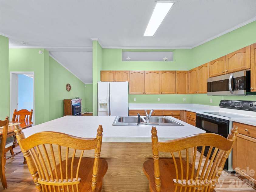 456 Tempie Mountain Road, Spruce Pine, NC 28777.  MLS# CAR4430171, YatesRealty ID 53882. 