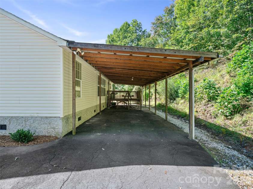 456 Tempie Mountain Road, Spruce Pine, NC 28777.  MLS# CAR4430171, YatesRealty ID 53882. 
