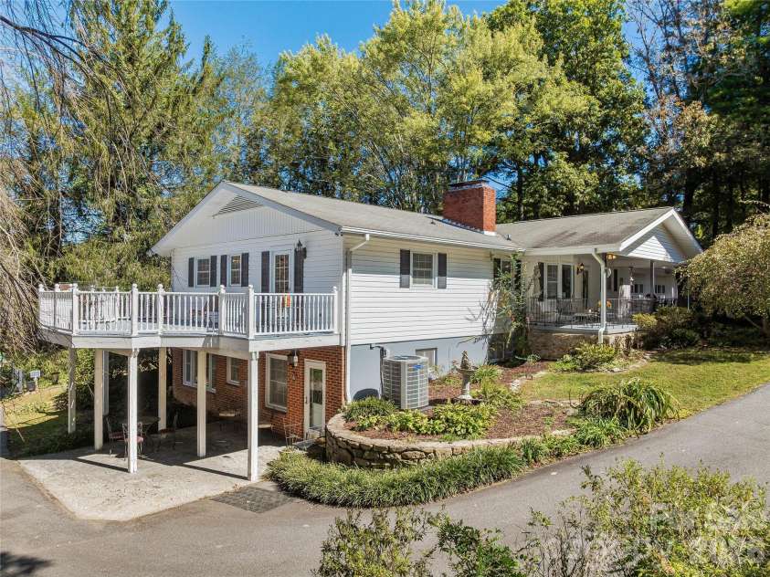 8 Hummingbird Lane, Asheville, NC 28806.  MLS# CAR4424287, YatesRealty ID 53884. 