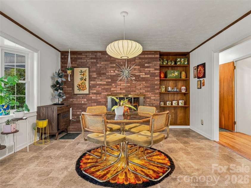 8 Hummingbird Lane, Asheville, NC 28806.  MLS# CAR4424287, YatesRealty ID 53884. 