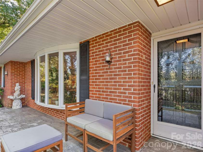 8 Hummingbird Lane, Asheville, NC 28806.  MLS# CAR4424287, YatesRealty ID 53884. 