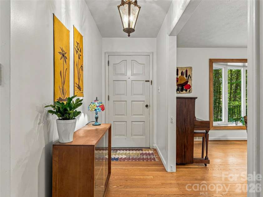 8 Hummingbird Lane, Asheville, NC 28806.  MLS# CAR4424287, YatesRealty ID 53884. 