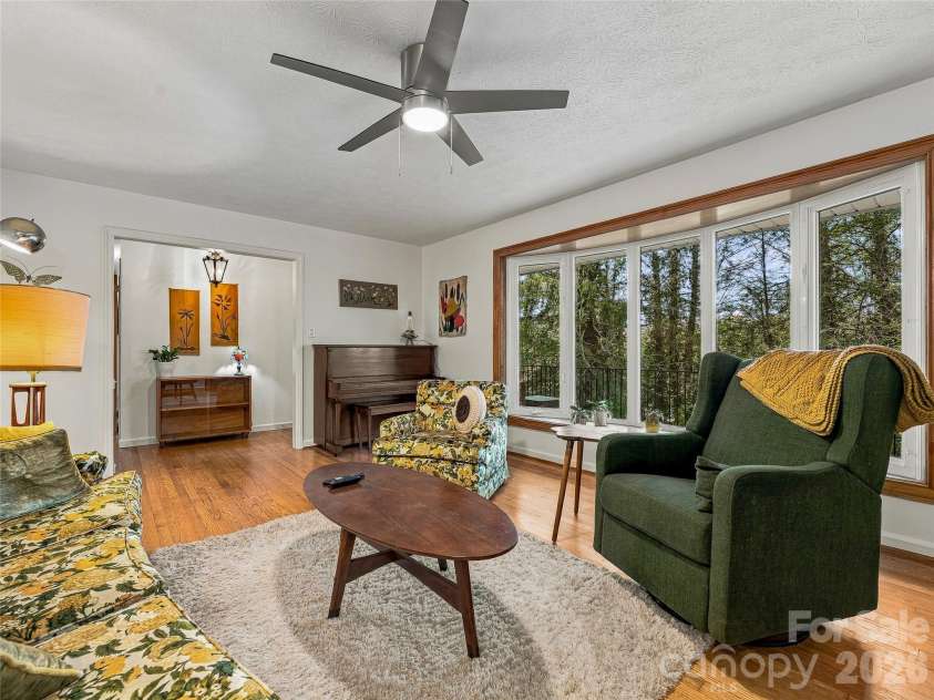 8 Hummingbird Lane, Asheville, NC 28806.  MLS# CAR4424287, YatesRealty ID 53884. 