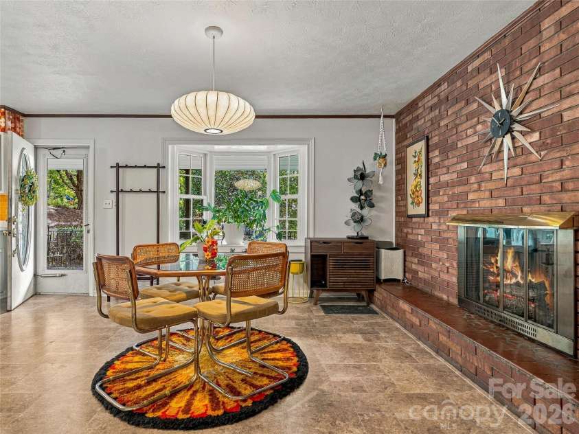 8 Hummingbird Lane, Asheville, NC 28806.  MLS# CAR4424287, YatesRealty ID 53884. 