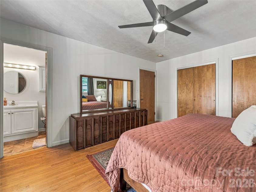 8 Hummingbird Lane, Asheville, NC 28806.  MLS# CAR4424287, YatesRealty ID 53884. 