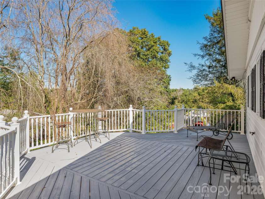 8 Hummingbird Lane, Asheville, NC 28806.  MLS# CAR4424287, YatesRealty ID 53884. 