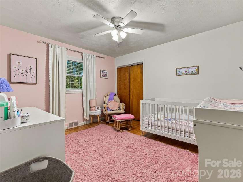 8 Hummingbird Lane, Asheville, NC 28806.  MLS# CAR4424287, YatesRealty ID 53884. 