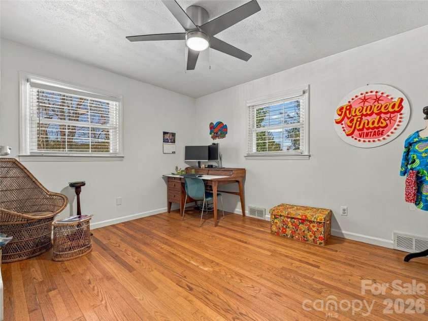 8 Hummingbird Lane, Asheville, NC 28806.  MLS# CAR4424287, YatesRealty ID 53884. 