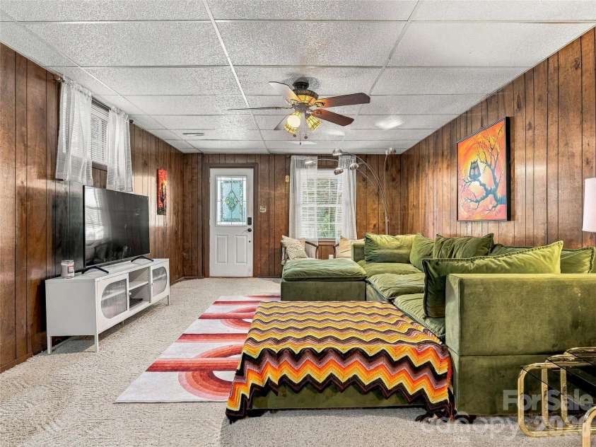 8 Hummingbird Lane, Asheville, NC 28806.  MLS# CAR4424287, YatesRealty ID 53884. 