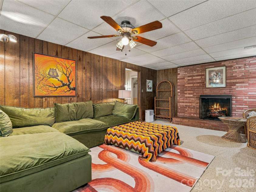 8 Hummingbird Lane, Asheville, NC 28806.  MLS# CAR4424287, YatesRealty ID 53884. 