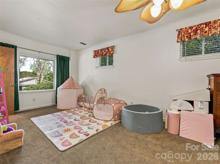 8 Hummingbird Lane, Asheville, NC 28806.  MLS# CAR4424287, YatesRealty ID 53884. 