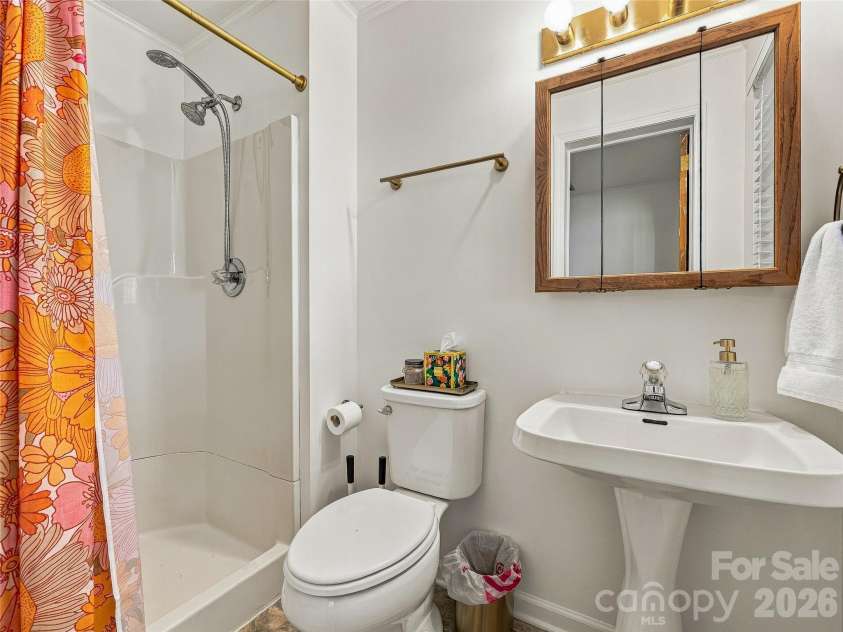 8 Hummingbird Lane, Asheville, NC 28806.  MLS# CAR4424287, YatesRealty ID 53884. 