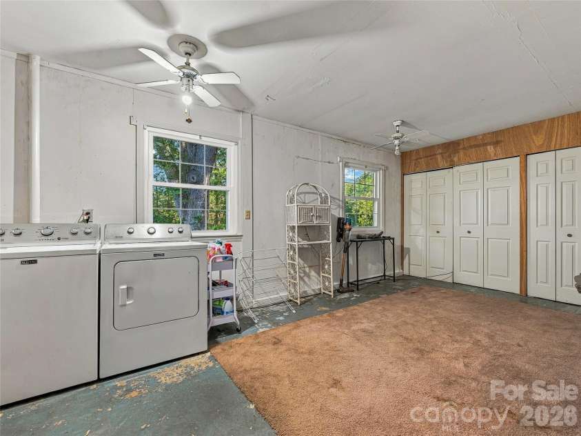 8 Hummingbird Lane, Asheville, NC 28806.  MLS# CAR4424287, YatesRealty ID 53884. 