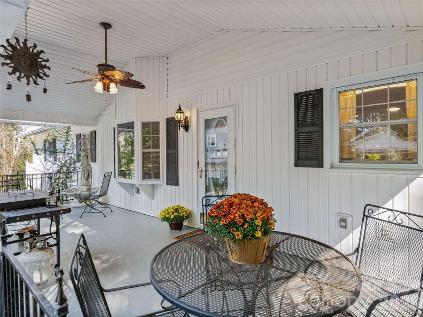 8 Hummingbird Lane, Asheville, NC 28806.  MLS# CAR4424287, YatesRealty ID 53884. 