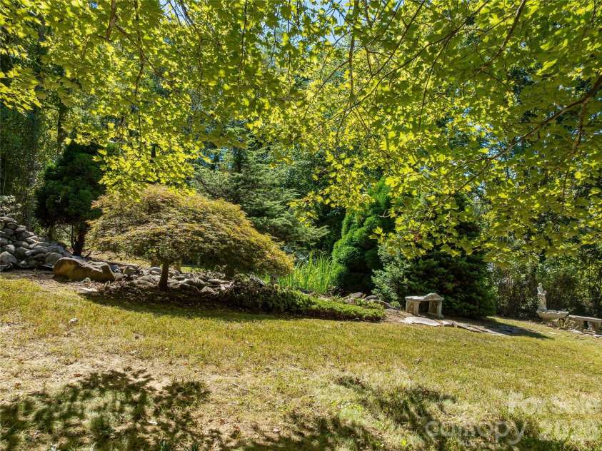 8 Hummingbird Lane, Asheville, NC 28806.  MLS# CAR4424287, YatesRealty ID 53884. 