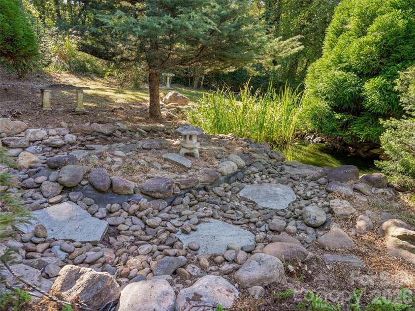 8 Hummingbird Lane, Asheville, NC 28806.  MLS# CAR4424287, YatesRealty ID 53884. 