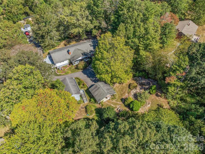 8 Hummingbird Lane, Asheville, NC 28806.  MLS# CAR4424287, YatesRealty ID 53884. 