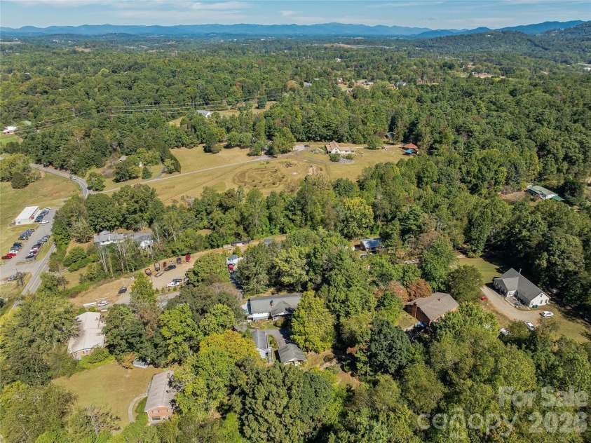 8 Hummingbird Lane, Asheville, NC 28806.  MLS# CAR4424287, YatesRealty ID 53884. 