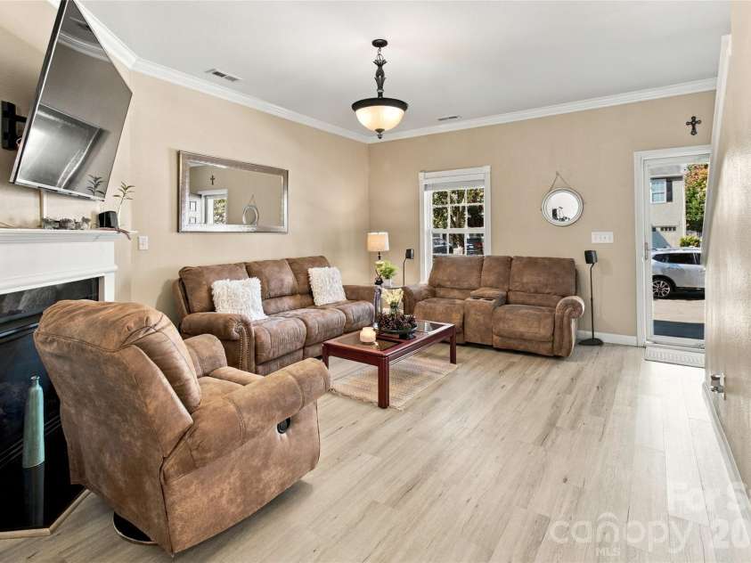 968 Willow Creek Drive, Gastonia, NC 28054.  MLS# CAR4430164, YatesRealty ID 53887. 