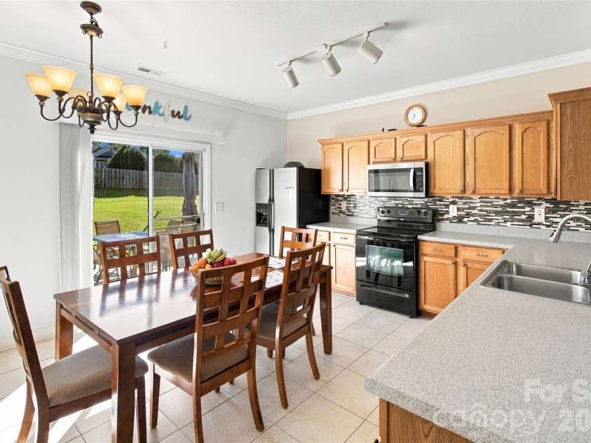 968 Willow Creek Drive, Gastonia, NC 28054.  MLS# CAR4430164, YatesRealty ID 53887. 