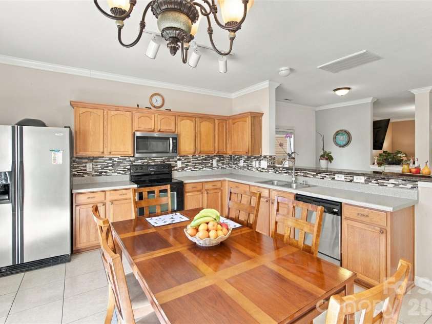 968 Willow Creek Drive, Gastonia, NC 28054.  MLS# CAR4430164, YatesRealty ID 53887. 