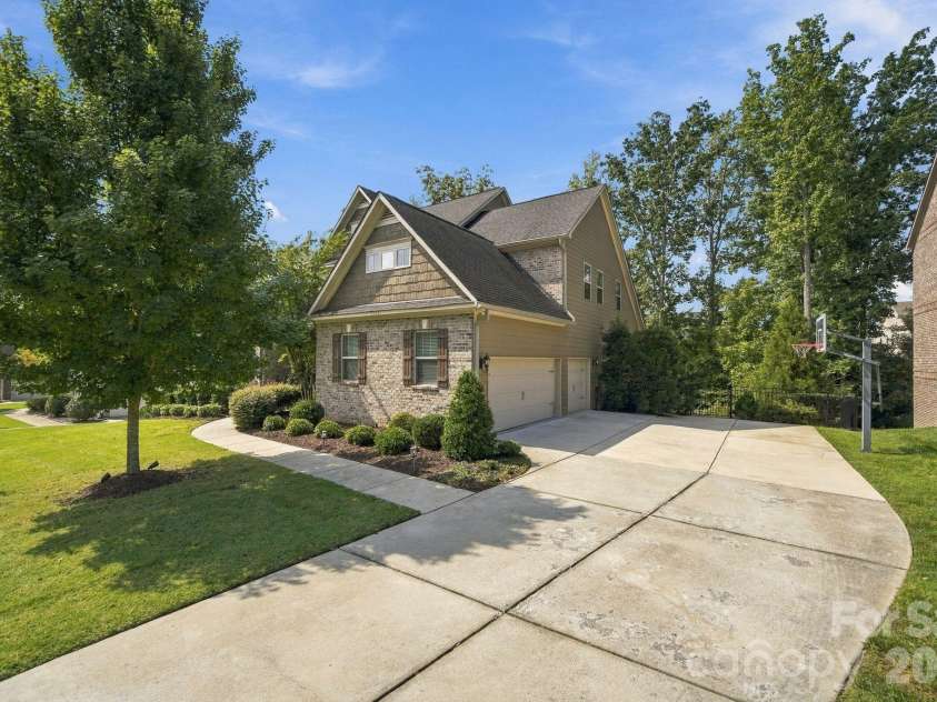 13411 Crystal Springs Drive, Huntersville, NC 28078.  MLS# CAR4424723, YatesRealty ID 53889. 