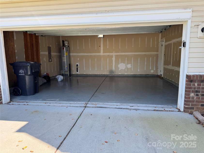 7108 Kinley Commons Lane, Charlotte, NC 28278.  MLS# CAR4202506, YatesRealty ID 5389. 