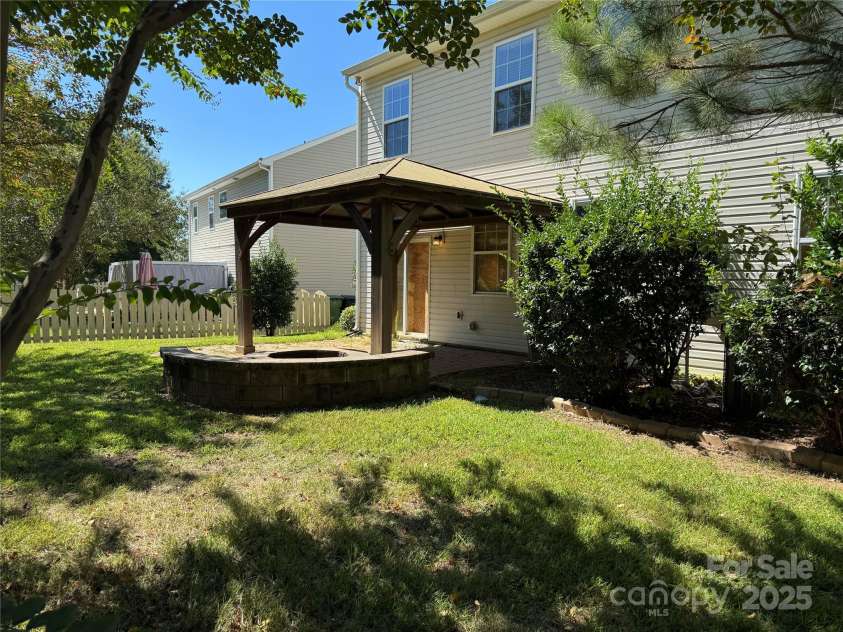 7108 Kinley Commons Lane, Charlotte, NC 28278.  MLS# CAR4202506, YatesRealty ID 5389. 