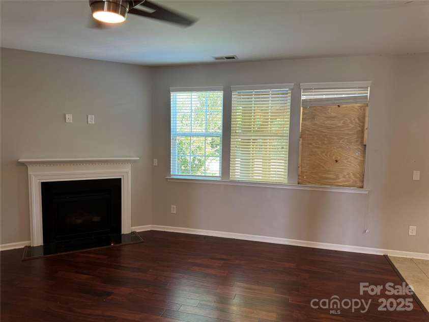 7108 Kinley Commons Lane, Charlotte, NC 28278.  MLS# CAR4202506, YatesRealty ID 5389. 